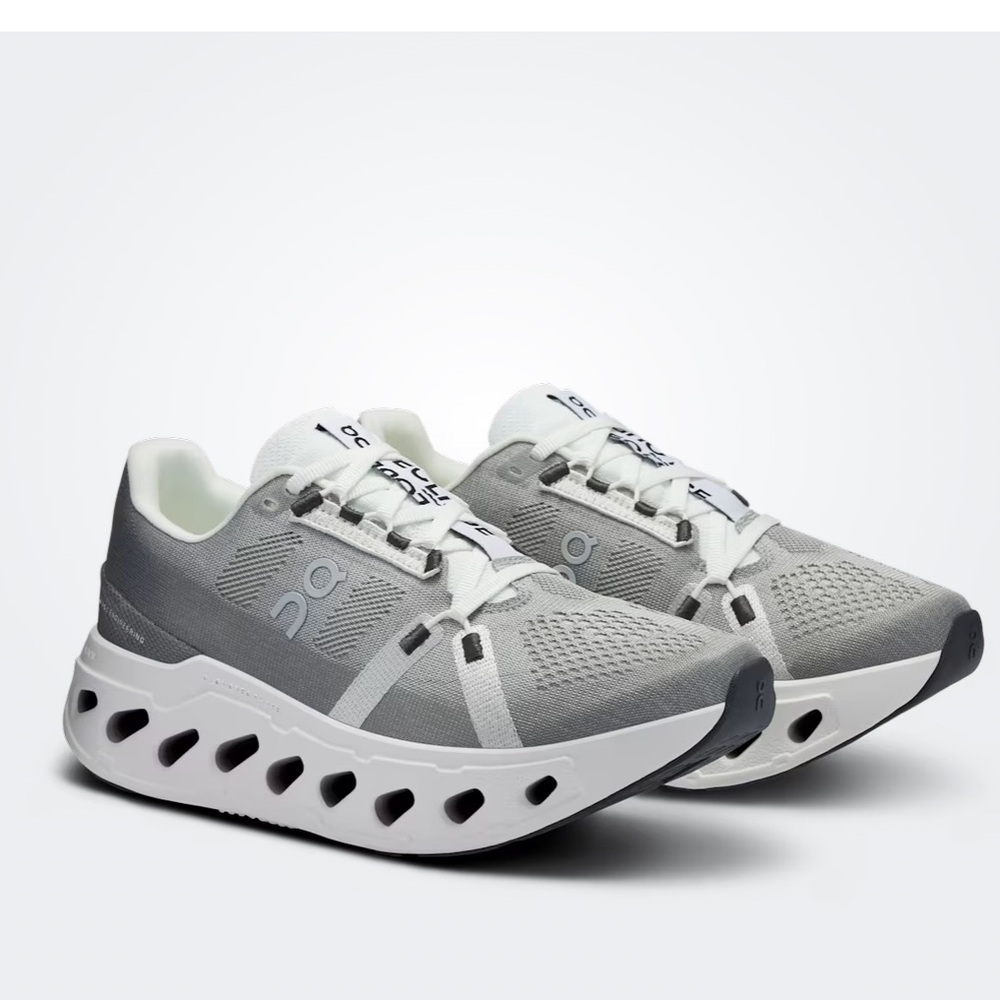 On Running  Cloudeclipse Alloy|White
$180 9.5
Our softest, max-cushioned running